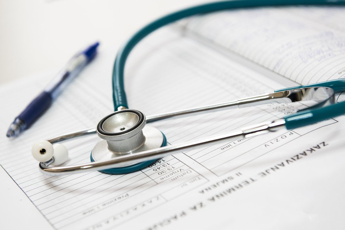 Behandlungspflege, Blutdruckmessung und Versorgung